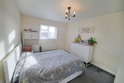 1 bedroom flat for sale, Amwell Court, Waltham Abbey