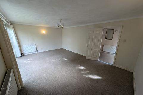 4 bedroom semi-detached house to rent, Beverley Gardens, Bristol