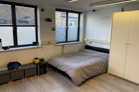 Studio to rent, Risborough Street, Waterloo SE1