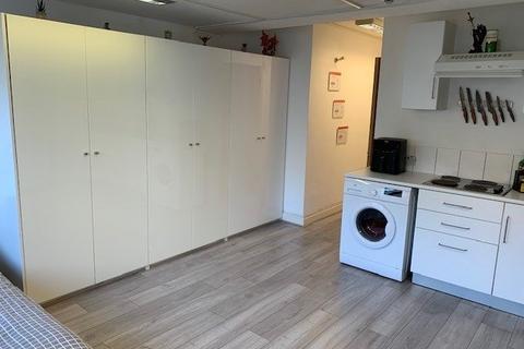 Studio to rent, Risborough Street, Waterloo SE1