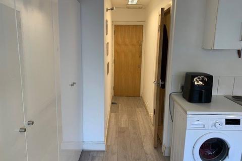 Studio to rent, Risborough Street, Waterloo SE1