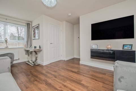 3 bedroom semi-detached house for sale, Greenway View, Cleckheaton, BD19