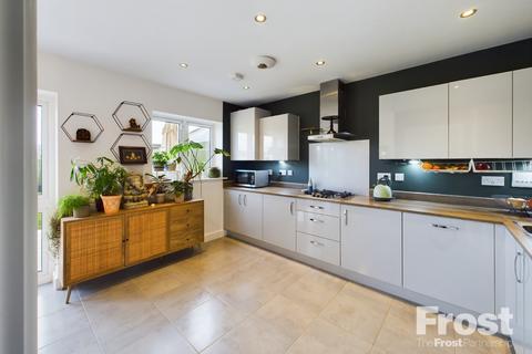 42 Boundary Drive, Wexham, Slough, SL2 4FQ