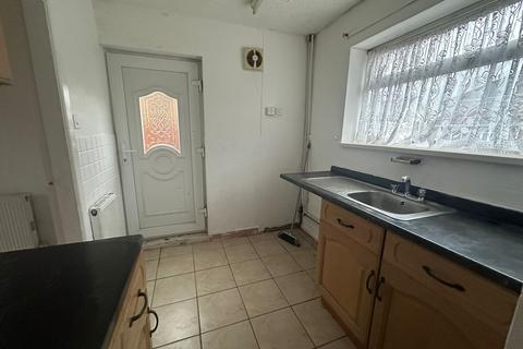 3 bedroom semi-detached house to rent, California Road, Oldbury B69