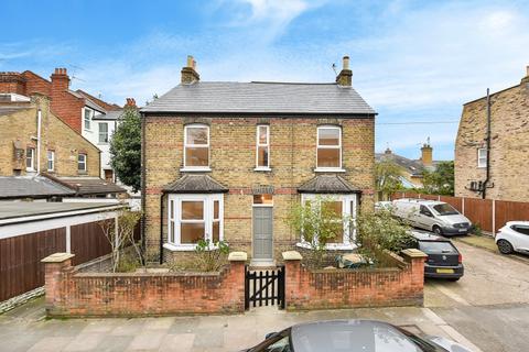 3 bedroom house to rent, Elleray Road, Teddington, TW11