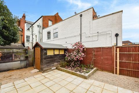 3 bedroom house to rent, Elleray Road, Teddington, TW11