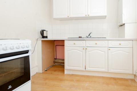 3 bedroom flat for sale, Lordship Lane, East Dulwich, London, SE22