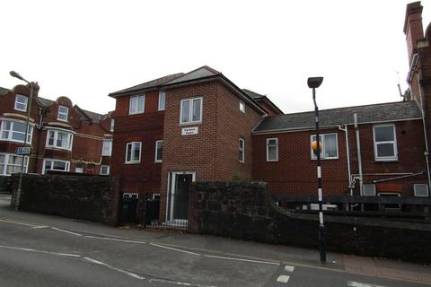 2 bedroom apartment to rent, Flat 2 Queens Crescent, Exeter EX4