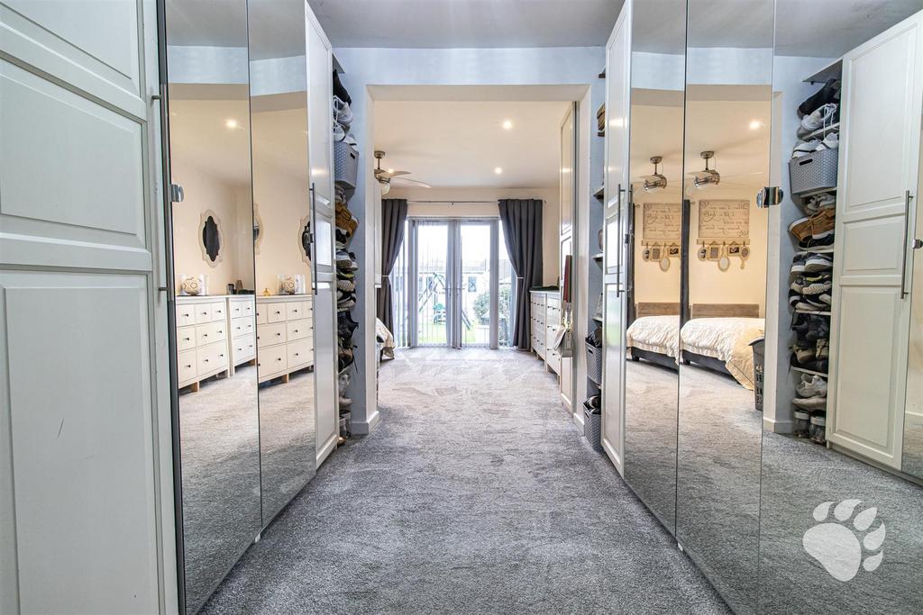 Walk-In Wardrobe