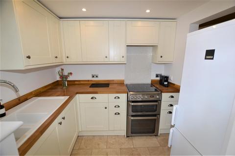 2 bedroom cottage for sale, New Road, Croxley Green