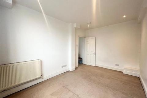 1 bedroom flat to rent, High Street, Brentford, TW8