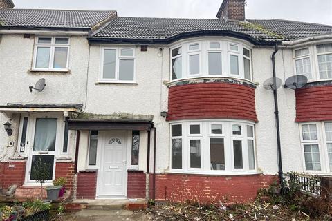 4 bedroom terraced house to rent, Victoria Avenue, Wembley