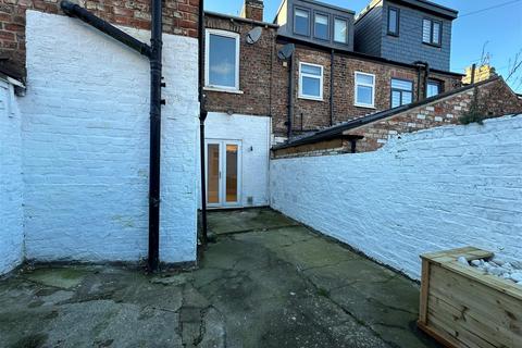 2 bedroom house to rent, Russell Street, York