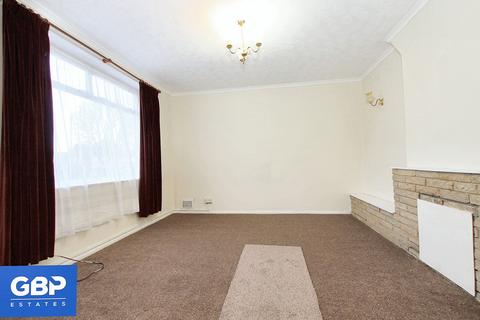 3 bedroom house to rent, Camborne Avenue, Romford, RM3