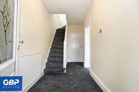 3 bedroom semi-detached house to rent, Redfern Gardens, Romford, RM2