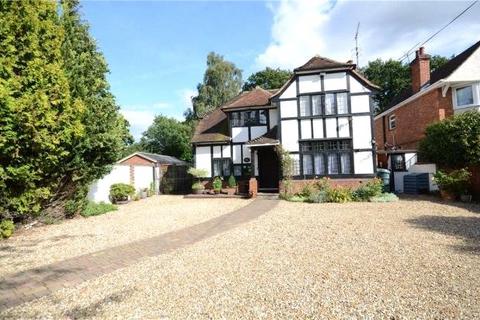 1 bedroom detached house to rent, Farnborough Road, Farnborough, Hampshire, GU14