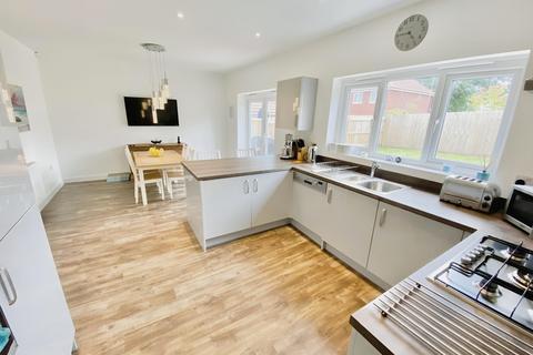 4 bedroom detached house for sale, Shrewsbury Road, Telford TF10