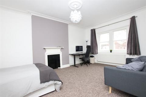 3 bedroom flat to rent, 19 Downleaze, Bristol BS9