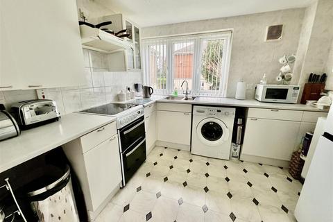 2 bedroom flat for sale, Hawkesbury Mews