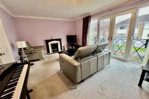 2 bedroom flat for sale, Hawkesbury Mews