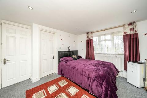 4 bedroom semi-detached house for sale, Stuart Grove, Teddington TW11