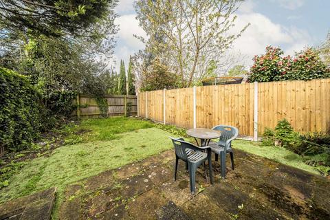 6 Stuart Grove, Teddington, TW11 8RR