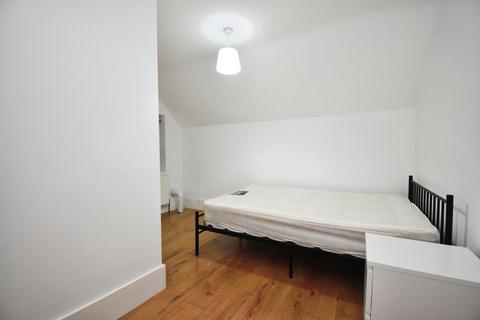 1 bedroom in a house share to rent, Lion Road Bexleyheath DA6