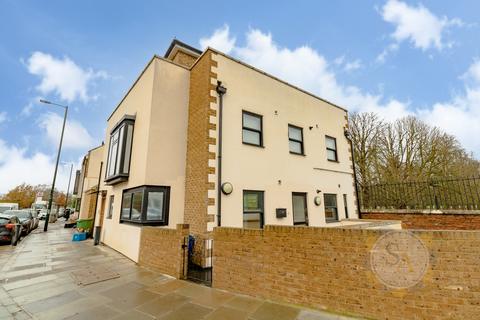 2 bedroom apartment to rent, Hampton Court Road, East Molesey