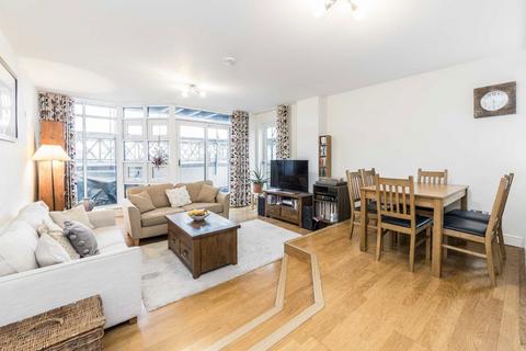 2 bedroom flat to rent, Cotton Row, London SW11