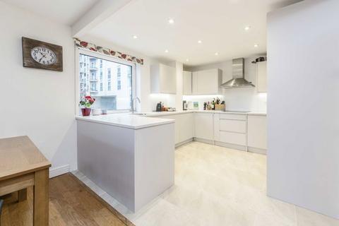 2 bedroom flat to rent, Cotton Row, London SW11