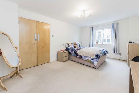 2 bedroom flat to rent, Cotton Row, London SW11