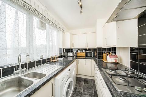 2 bedroom flat for sale, Tildesley Road, London SW15