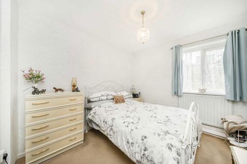 2 bedroom flat for sale, Tildesley Road, London SW15