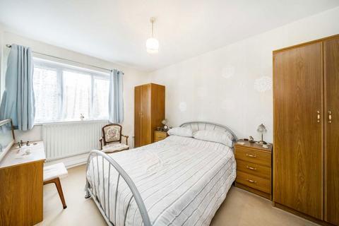 2 bedroom flat for sale, Tildesley Road, London SW15