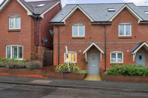 3 bedroom end of terrace house for sale, Upper Hale Road, Farnham, Surrey, GU9