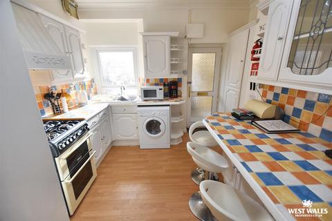 2 bedroom flat for sale, Bridge Street, Tenby