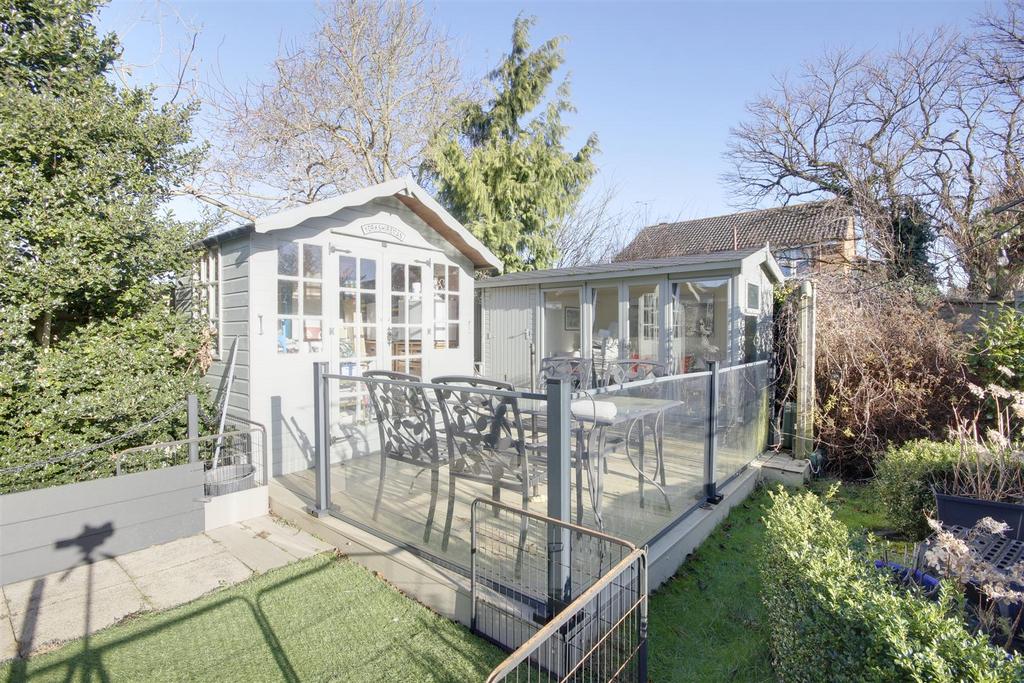 Garden Room &amp; Deck