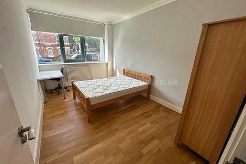 4 bedroom flat to rent, Arthur Avenue, Nottingham NG7