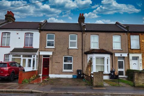 2 bedroom terraced house to rent, New Road, Seven Kings, IG3