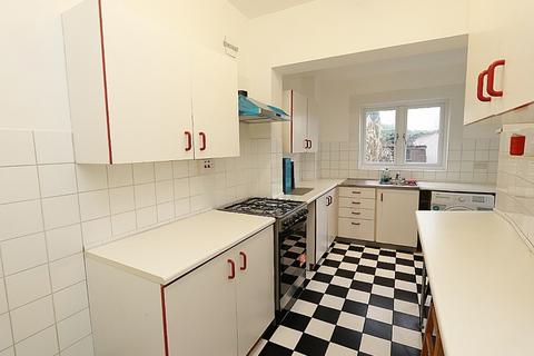 2 bedroom terraced house to rent, New Road, Seven Kings, IG3