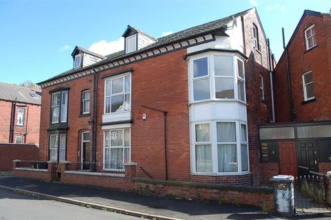 2 bedroom flat to rent, Hartington Road, Bolton BL1