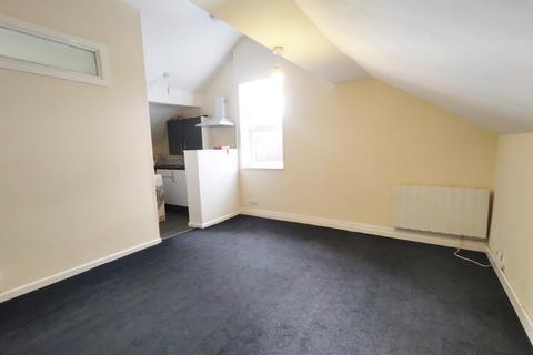 2 bedroom flat to rent, Hartington Road, Bolton BL1