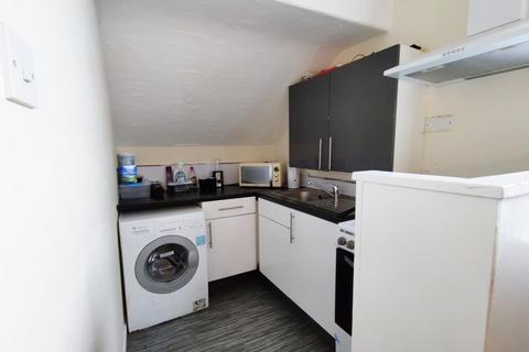 2 bedroom flat to rent, Hartington Road, Bolton BL1