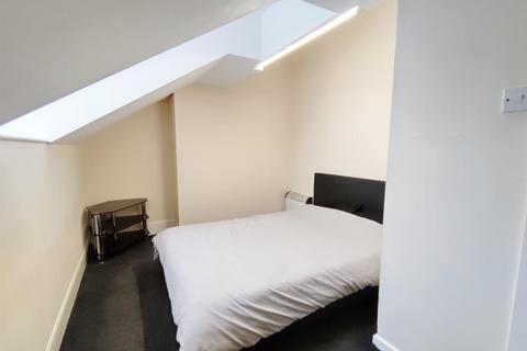 2 bedroom flat to rent, Hartington Road, Bolton BL1