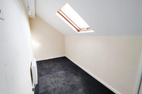 2 bedroom flat to rent, Hartington Road, Bolton BL1