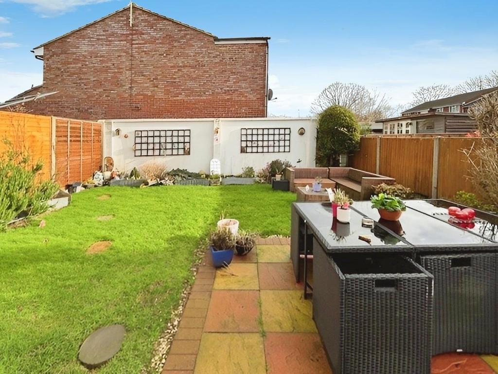 E4b1b825-Garden 201.jpg