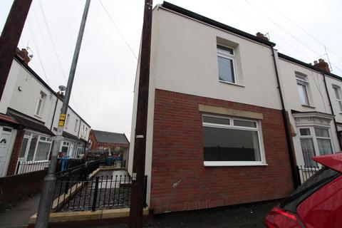 3 bedroom end of terrace house to rent, Ruskin Street, Hull