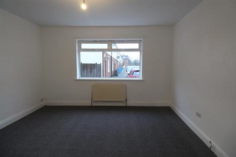 3 bedroom end of terrace house to rent, Ruskin Street, Hull