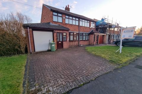 3 bedroom semi-detached house to rent, Broadway, Eccleston, WA10