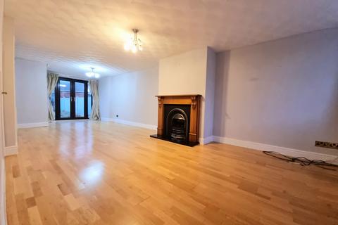 3 bedroom semi-detached house to rent, Broadway, Eccleston, WA10